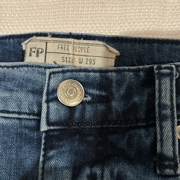Free People Distressed Ripped Jeans Size 29S - Picture 4 of 4